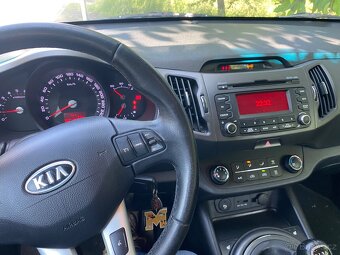 Prodám: Kia Sportage ,2012,NEMÁ TP , poškozený VIN - 11
