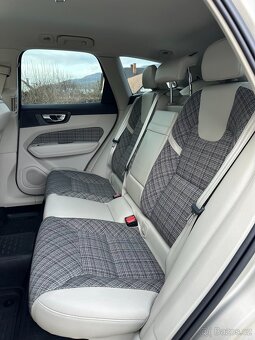Volvo XC60 2.0 Momentum Pro B4 AWD MILD HYBRID - 11