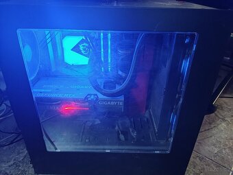 Kompletní balíček PC s monitory herním stolem i židlí - 11
