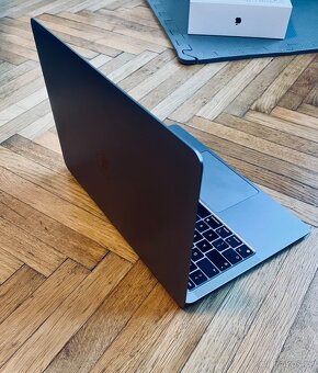 Apple MacBook Air M1 Space Gray CZ, 256GB, doplňky, záruka - 11