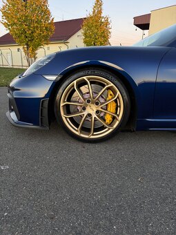 Porsche Cayman GT4 - 11