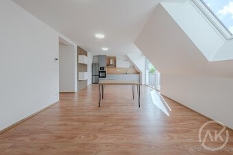 Pronájem podkrovního bytu 3+kk s balkonem v novostavbě v Bra - 11