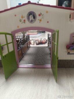 Schleich 42344 Stáj s koňmi a příslušenstvím - 11