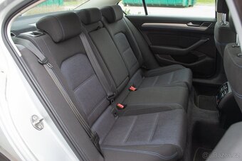Volkswagen Passat Sedan B8 GTE - 11