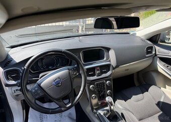 Volvo V40 1,6i pravidelný sevis Top stav benzín - 11
