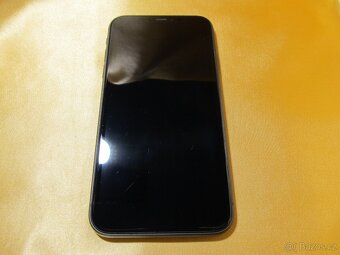 iPhone 11 Black 64GB TOP STAV ZÁRUKA - 11