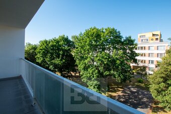 Prostorný byt 2+kk s balkonem v klidné lokalitě u metra Budě - 11