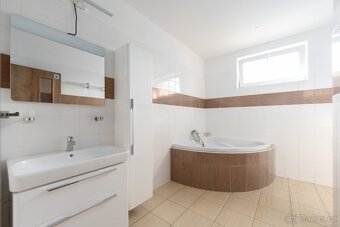 prodej rodinného domu 7kk Zlín - Louky - 11