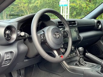 TOYOTA GR86 2.4 6MT - TOP - 11