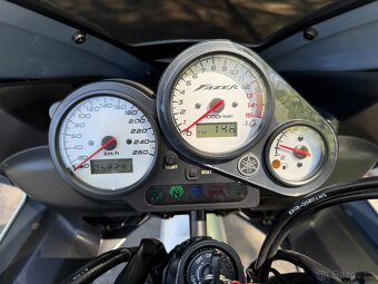 Yamaha FZS 600 Fazer - 11