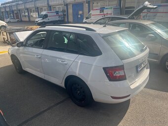 Nabouraná Škoda fabia combi 2021 - 11