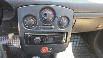 RENAULT CLIO 1.2 16V Authentique - 11