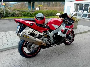 Yamaha R1 - 11