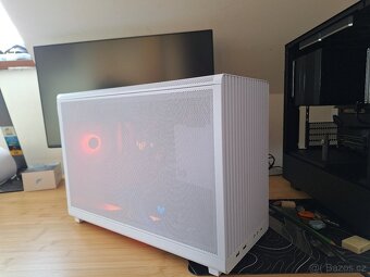 Kompaktní MAtx pc s RX 7800 XT - 11