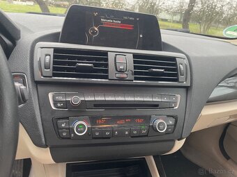 BMW 116i 100kw 2013 bílá + světlý interiér - 11