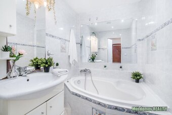 Pronájem moderně zařízeného pokoje na Černém Mostě ulice Dol - 11