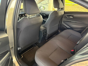 Toyota Corolla Sedan 1.8 Hybrid, TOP stav - 11