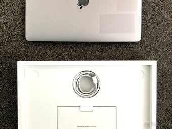 MacBook Pro 13 palců Apple M1 chip 16GB RAM 512 ssd - 11