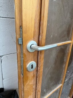Prodám dřevěné dveře včetně kování, klik.. viz foto - 11