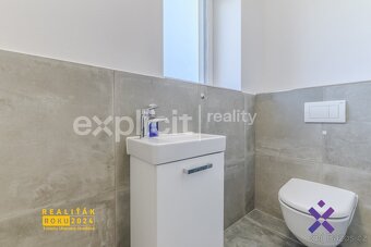 Prodej bytu 2+kk 65 m2 s vlastní zahradou 126 m2 a dvěmi stá - 11