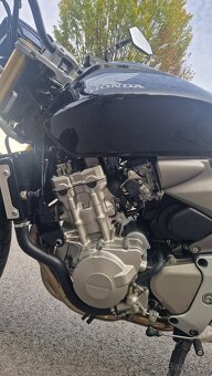 HONDU CB600F HORNET 71KW Najeto 17600 r.v 2006 - 11