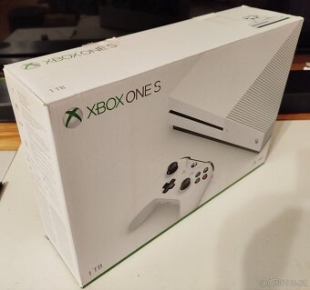 Xbox One S 1TB, Kinect, 30 her pro děti + krabice - 11
