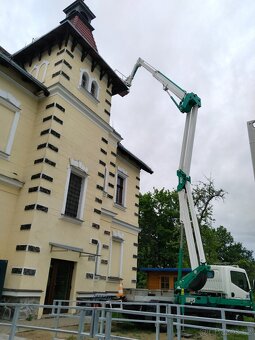 Nůžkovo teleskopická pracovní plošina - 11
