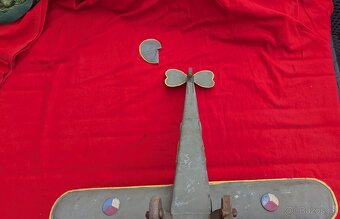 Stará plechová hračka z 1 republiky model letadla - 11