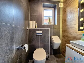 řadový rodinný dům 164 m2, 211 m2 zahrada, nadstandartní vyb - 11