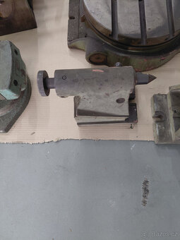 Dělička, otočný stůl - 11