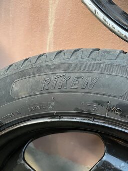 Originál plechové disky s pneu + poklice - 11