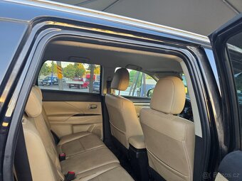 Mitsubishi Outlander - 11
