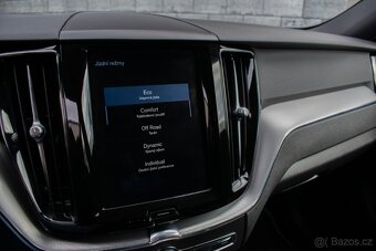 Volvo XC60 D4 R-Design AWD A/T - 11