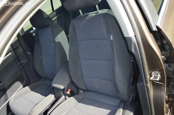 VW Golf 6 combi 2,0 103 kw 1.majitel z Německa serviska - 11
