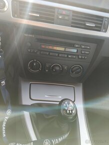 BMW 3 e90 2.0i - 11