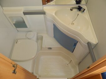 Karavan Knaus pro 6 osob - 11