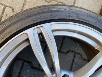 Prodám Alu a léto  pneu  BMW 550i  F10 - 11