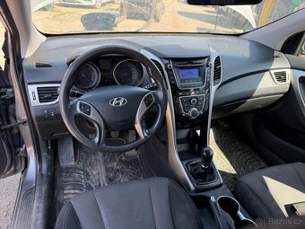 Hyundai i30 1.6d 2012 sražka se zveři - 11