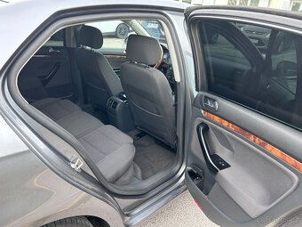 Volkswagen Jetta 2.0 FSI Sportline - 11