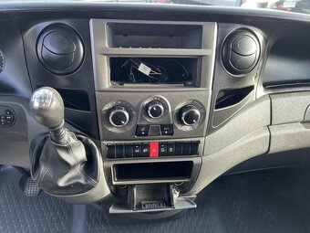 Prodám Iveco Daily 2.3HPT. 93kw. 35S13. 6 míst. Tažné zař.: - 11