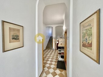 Prostorný rodinný dům s FVE, tři byty s užitnou plochou 215  - 11