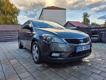 Kia Ceed 1.6 CRDi, 85 kW, 2011 – najeto jen 30 129 km - 11