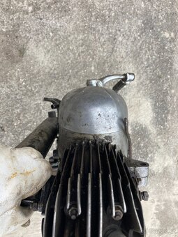 Prodám motor jawa pařez včetně výfuku - 11