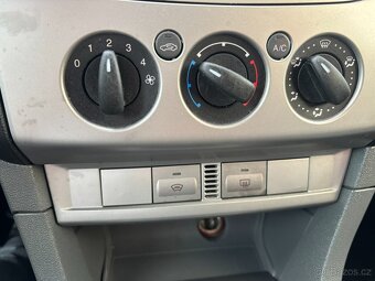Ford Focus 1.6i 16V Titanium   107000Km - 11