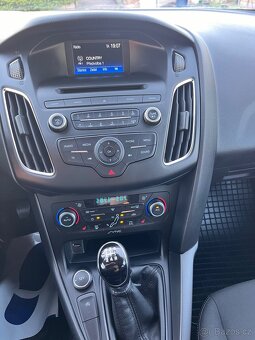 Ford Focus Hatchback benzin 74 kw 6/2018 najeto  78 tis km - 11