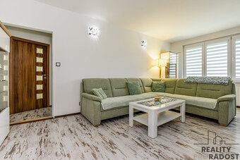 Kompletně zařízený byt 3+1 s lodžií v klidné části Vyššího B - 11