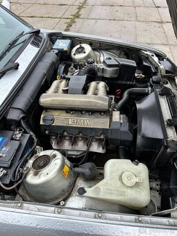 Bmw e30 318i - 11