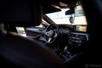 BMW M550i V8 - 11