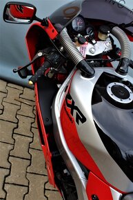 Kawasaki ZXR750 H1 - 11