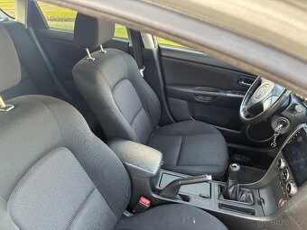 Mazda 3 1.4i 62kw rv. 2008 serviska pěkný stav - 11